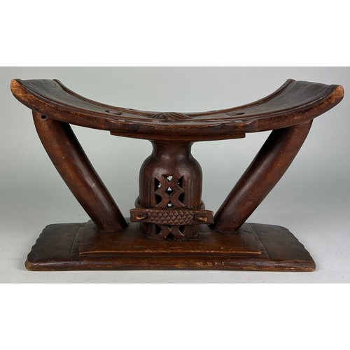 475 - AN ANTIQUE ASHANTI STOOL, 40cm w x 20.5cm d x 25cm h

Used condition, with marks, dents and scratche... 