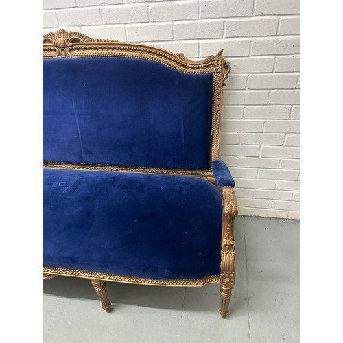 476 - A FRENCH GILTWOOD CANAPE UPHOLSTERED IN BLUE VELVET FABRIC, 167cm w x 68cm d x 113cm h