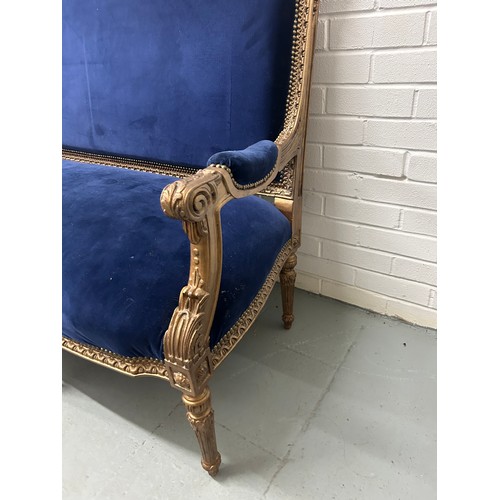 476 - A FRENCH GILTWOOD CANAPE UPHOLSTERED IN BLUE VELVET FABRIC, 167cm w x 68cm d x 113cm h