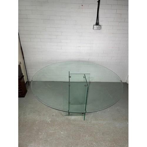 498 - A LARGE MID CENTURY DESIGN GLASS TABLE, 

The circular top raised above base of abstract form

140cm... 