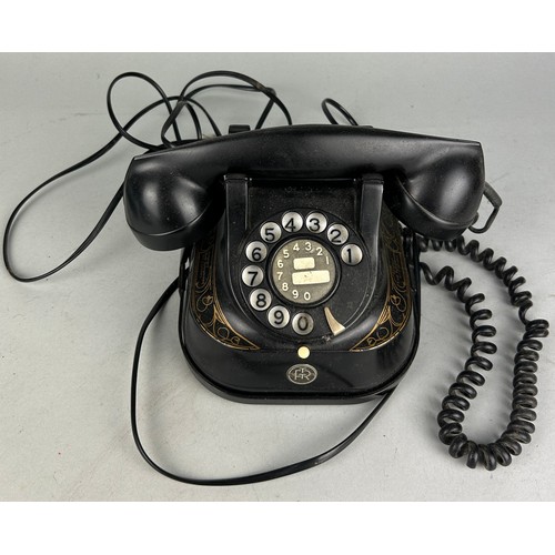 562 - A 1950S BLACK BAKELITE TELEPHONE