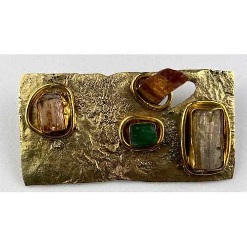 6 - NEVIN HOLMES (TURKISH) A GOLD BROOCH INSET WITH QUARTZ, 

Signed ‘Nevin’. 

Born in Budapest, Nevin ... 