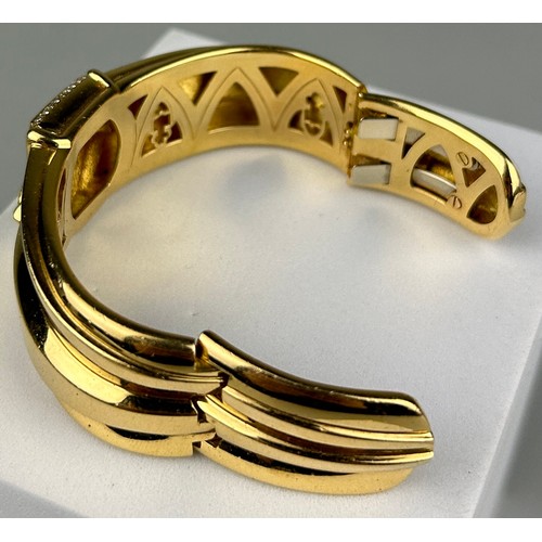12 - A CORUM 18CT GOLD BRACELET WITH AQUAMARINES AND DIAMONDS,

Weight: 92.8gms

6.8cm x 5.3cm x 2.3cm