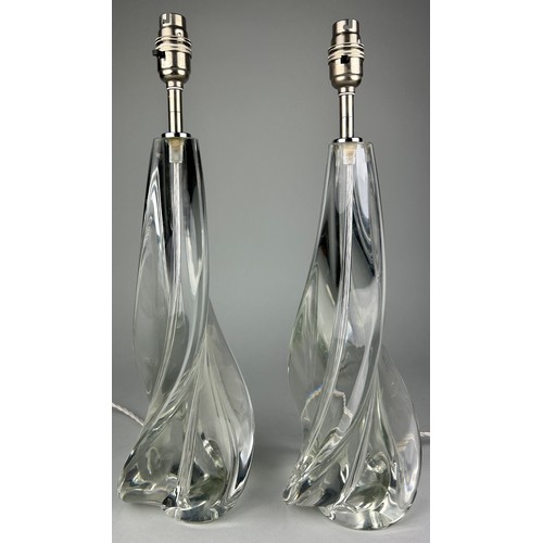 537 - A PAIR OF ITALIAN MURANO GLASS TABLE LAMPS (2) 

45cm H each

Of twisting, slender form.