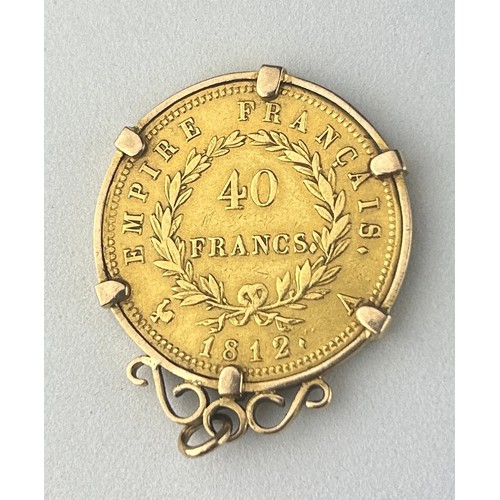 53 - A NAPOLEONIC GOLD 40 FRANCS COIN 'EMPIRE FRANCAIS' DATED 1812, 

In gold mount.

Weight: 14.98gms