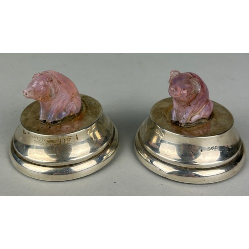 65 - A PAIR OF PINK QUARTZ CRYSTAL PIGS MOUNTED ON SILVER DESK WEIGHTS, 

With red leather bases.

6.5cm ... 