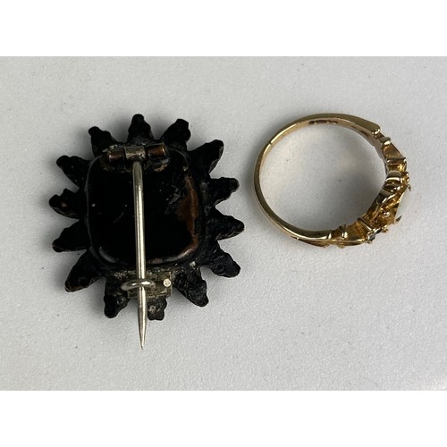 39 - A GOLD RING AND MOURNING BROOCH (2)

Ring weight: 1.845gms