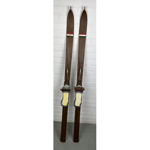 551 - A PAIR OF ITALIAN WOODEN SKIS, 162cm h (each) (2)