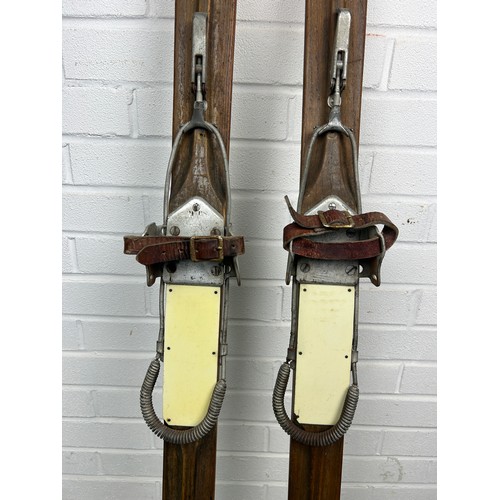 551 - A PAIR OF ITALIAN WOODEN SKIS, 162cm h (each) (2)