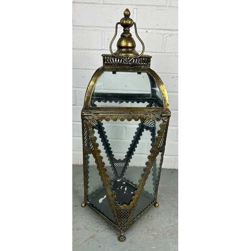 530 - A SINGLE ANTIQUE METAL AND GLASS GARDEN LANTERN, 65cm h 


Used condition with marks consistent with... 