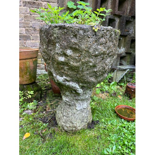 489 - A COLLECTION OF GARDEN ITEMS TO INCLUDE LARGE  STONE PLINTHS, VARIOUS RECONSTITUTED STONE ITEMS, STA... 