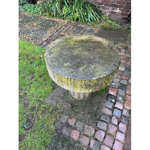 489 - A COLLECTION OF GARDEN ITEMS TO INCLUDE LARGE  STONE PLINTHS, VARIOUS RECONSTITUTED STONE ITEMS, STA... 