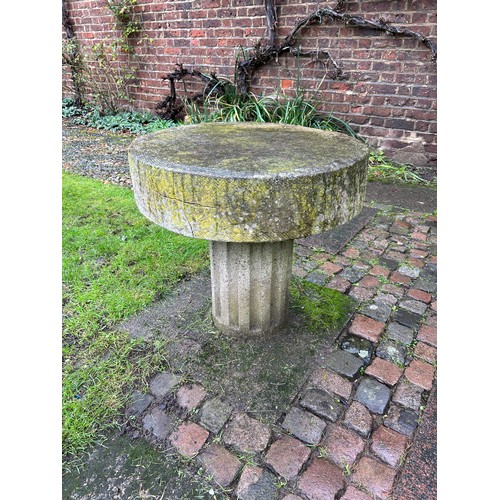 489 - A COLLECTION OF GARDEN ITEMS TO INCLUDE LARGE  STONE PLINTHS, VARIOUS RECONSTITUTED STONE ITEMS, STA... 