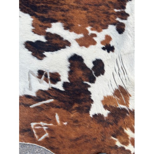 557A - A LARGE COW HIDE RUG,

210cm x 200cm