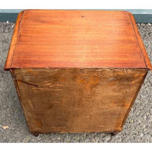 449 - AN APPRENTICE MINIATURE CHEST OF DRAWERS, 

31cm x 27cm x 17cm