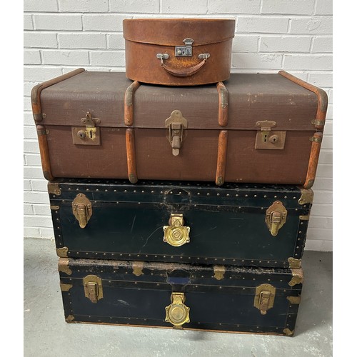 515 - A COLLECTION OF VINTAGE LUGGAGE TO INCLUDE THREE TRUNKS AND A HAT BOX (4)