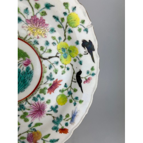 133A - A CHINESE LARGE LOBED DISH DECORATED WITH MAGPIES JIAJING MARK (1796-1820)