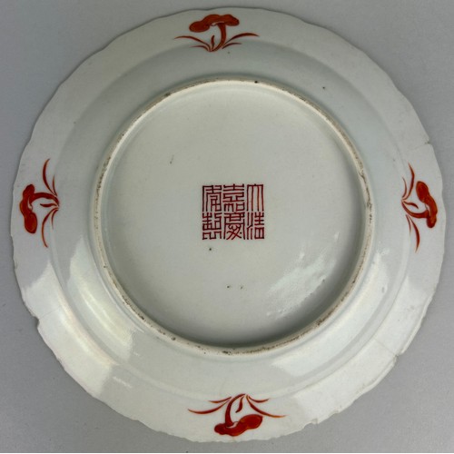 133A - A CHINESE LARGE LOBED DISH DECORATED WITH MAGPIES JIAJING MARK (1796-1820)