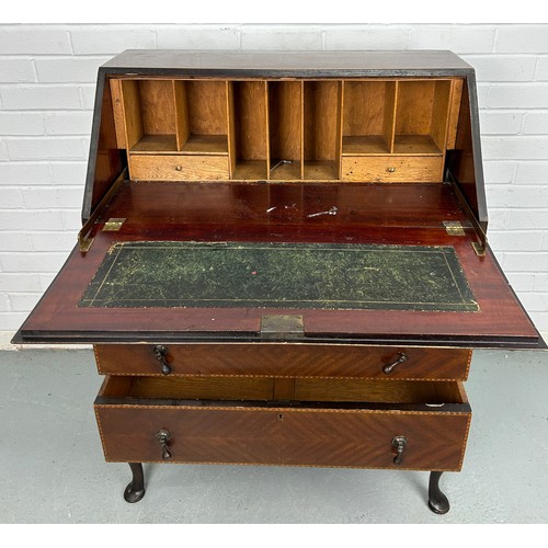 485 - AN ANTIQUE DESK, 

Drop flap over three drawers, raised on four cabriole legs.

101cm x 76cm x 42cm