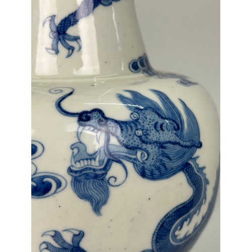 138 - A LARGE BLUE AND WHITE CHINESE VASE WITH A FOUR CLAW DRAGON CHASING THE FLAMING PEARL, 45cm h

19th ... 