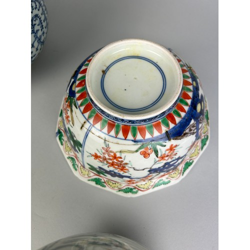 142A - A COLLECTION OF ORIENTAL CERAMICS TO INCLUDE GINGER JARS, FAMILLE VERTE DISH, 

Largest jar 21cm H x... 