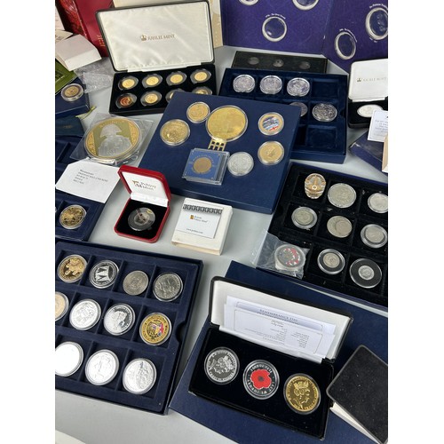 109 - A LARGE COLLECTION OF QEII SILVER PROOF AND GOLD PLATED PROOF COINS FOR JUBILEES AND OTHER MEMORIALS... 