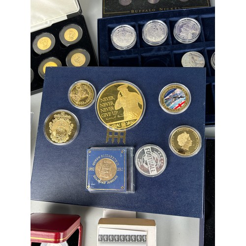 109 - A LARGE COLLECTION OF QEII SILVER PROOF AND GOLD PLATED PROOF COINS FOR JUBILEES AND OTHER MEMORIALS... 