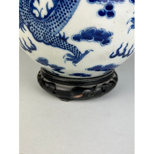 137 - A LARGE CHINESE BLUE AND WHITE VASE OF GLOBULAR DECORATED WITH DRAGONS, 

40cm x 20cm