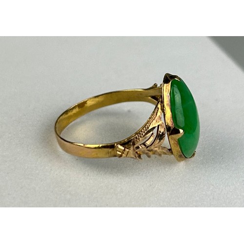 80 - AN ANTIQUE NATURAL JADE RING SET IN HIGH CARAT GOLD, 

Weight: 2.76gms

Ring size 14.