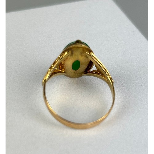 80 - AN ANTIQUE NATURAL JADE RING SET IN HIGH CARAT GOLD, 

Weight: 2.76gms

Ring size 14.