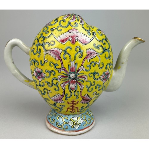 82 - A 20TH CENTURY CHINESE YELLOW PAINTED TEA POT, 

18cm x 16cm