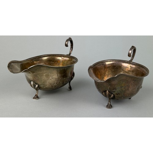 144 - A PAIR OF SILVER SAUCEBOATS, 

Total weight: 192gms