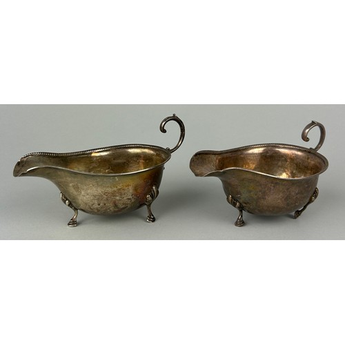 144 - A PAIR OF SILVER SAUCEBOATS, 

Total weight: 192gms