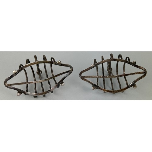 147 - A PAIR OF SILVER TOAST RACKS,

Total weight: 238gms