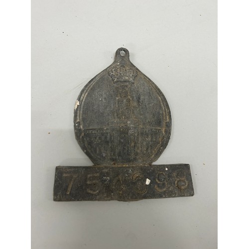 537 - A CAST IRON HEAVY FIRE MARK,

Numbered 754398

18cm x 15cm