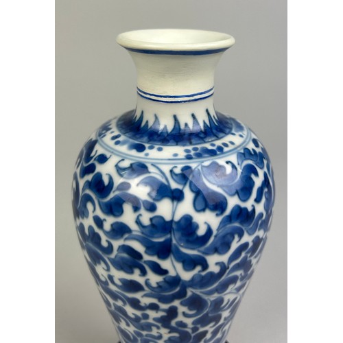 61 - A CHINESE BLUE AND WHITE VASE KANGXI PERIOD OR LATER 19TH CENTURY, 

Artemisia leaf to verso. 

19cm... 