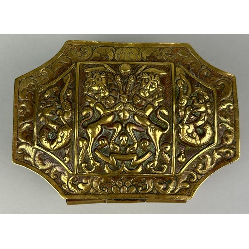 126 - A CHINESE EXPORT BRASS SNUFF BOX DECORATED WITH VARIOUS ANIMALS TO INCLUDE LIONS, DEER, SERPENTS AND... 