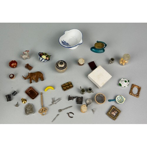 359 - A MIXED LOT TO INCLUDE ANTIQUE DOLLS HOUSE ITEMS AND A CANADIAN PROOF COIN SET (Qty)