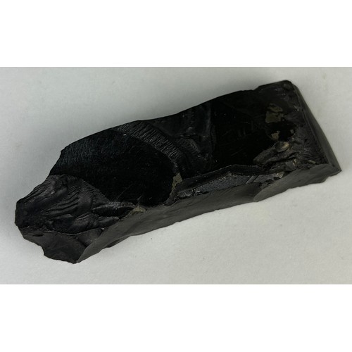 249 - A LARGE PIECE OF WHITBY JET

A large 94g piece of natural jewellery-grade Whitby Jet.