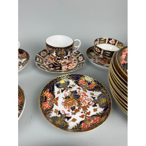 362 - A LARGE COLLECTION OF ROYAL CROWN DERBY,

To include two round lidded dishes, eleven side plates, tw... 