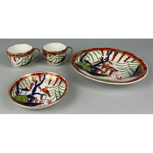 364 - A EUROPEAN CHINESE EXPORT STYLE PLATE, DISH AND TWO TEA CUPS (4) 

Large plate 23cm D