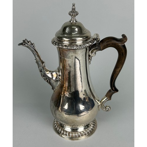 136 - A LARGE VICTORIAN SILVER COFFEE POT, 

Weight: 732gms