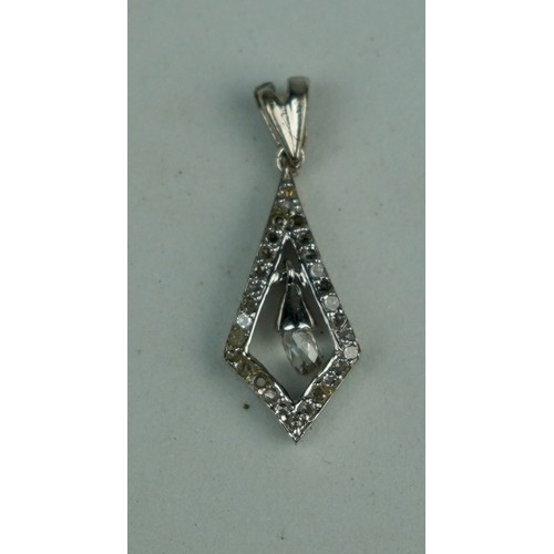 223 - A BRIOLETTE CUT DIAMOND IN PENDANT SET WITH SMALL DIAMONDS,

Weight: 1.2gms 

Pendant 19mm x 10mm