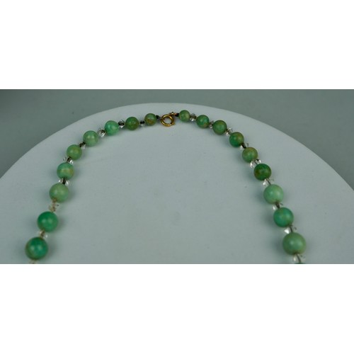 184 - A JADE NECKLACE WITH ROCK CRYSTAL AND YELLOW METAL CLASP, 

38.9gms