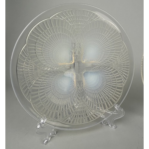 326 - A SET OF FOUR RENE LALIQUE OPALESCENT 'COQUILLES' GLASS DISHES, 

20cm in diameter each. 

Good cond... 