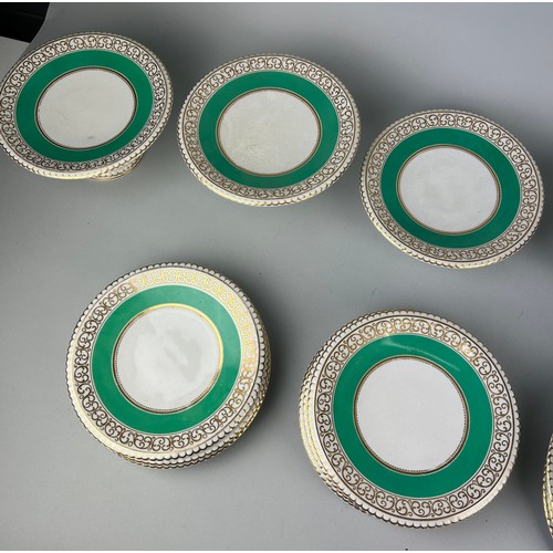 363 - A SET OF SIXTEEN 19TH CENTURY PORCELAIN PLATES AND FIVE CAKE STANDS (16) 

Decorated with green and ... 