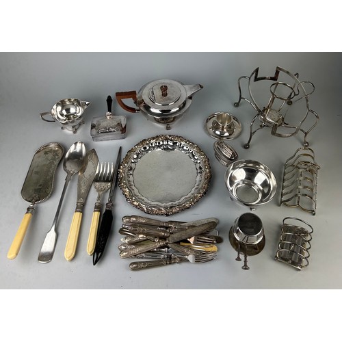 546 - A COLLECTION OF SILVER PLATED ITEMS, 

To include ronson table lighter, toast racks, a pan, various ... 