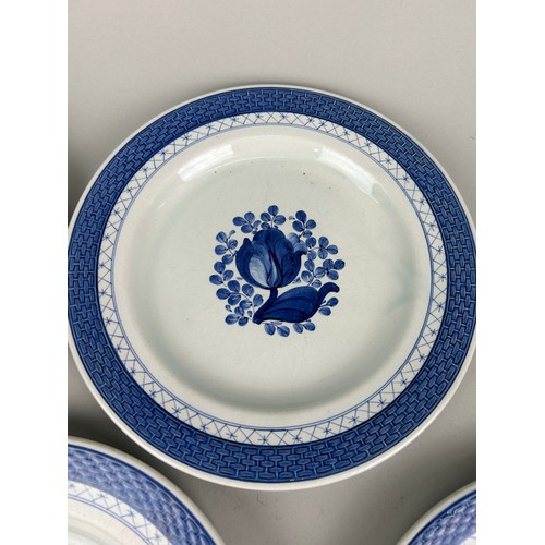 365 - A SET OF FIVE ROYAL COPENHAGEN BLUE AND WHITE FLORAL PLATES ALONG WITH FOUR TEA CUPS AND SAUCERS (13... 