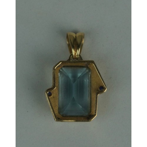 207 - A BLUE STONE POSSIBLY AQUAMARINE SET IN YELLOW METAL PENDANT, 

Weight: 0.9gms 
Stone: 10mm x 10mm