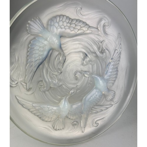 347 - A VERLYS FRANCE OPALESCENT GLASS PLATE DECORATED WITH BIRDS, 

35cm in diameter.